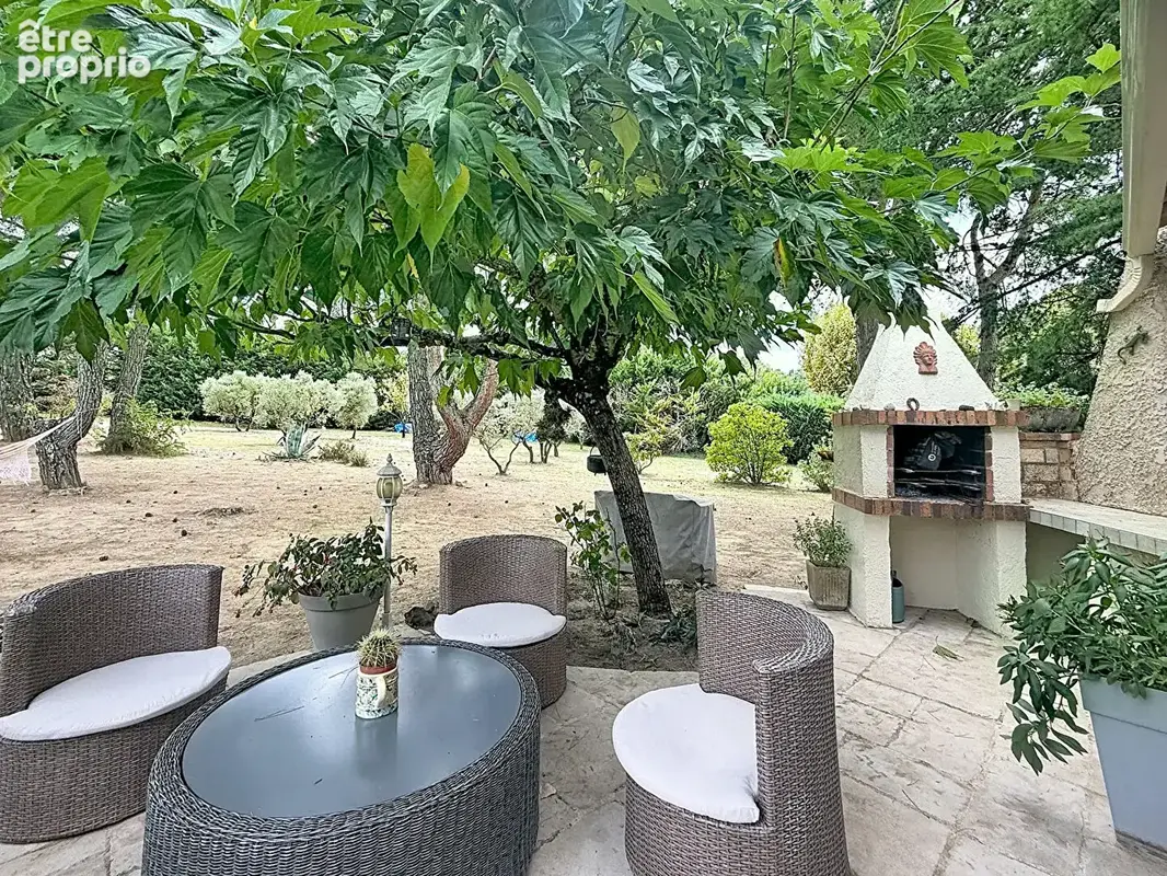 Maison d'architecte avec dépendance, piscine et plus de 6 000 m² de terrain - photo 7
