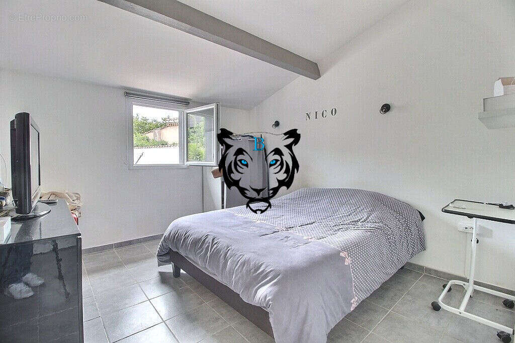 Maison à ROQUEBRUNE-SUR-ARGENS