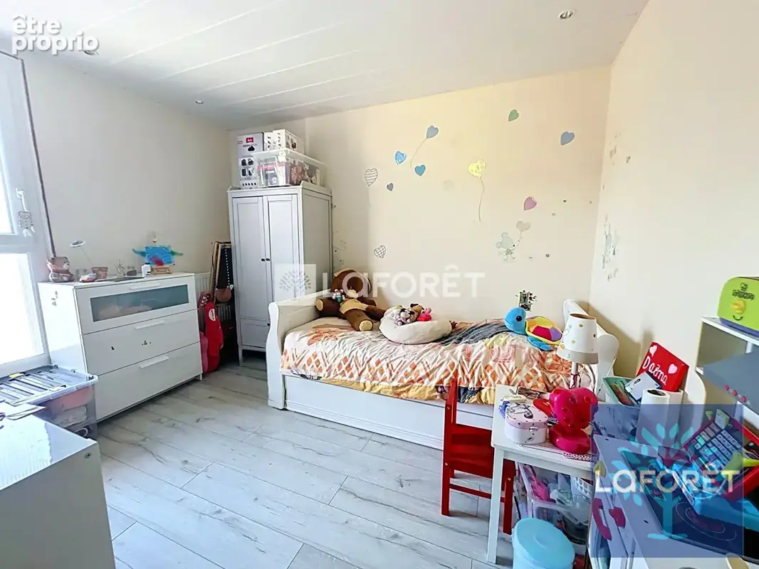 Appartement F3 65,72 m² Résidence sécurisée au coeur d'un grand parc - photo 7