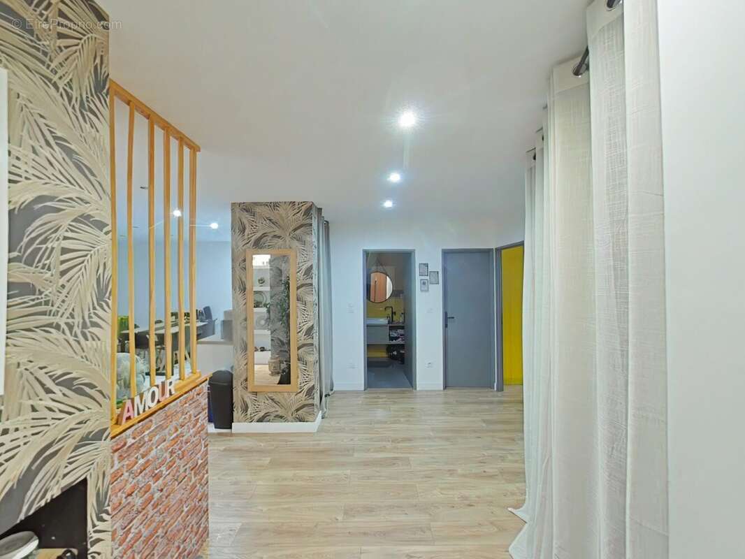 Appartement 68 m² à Saint-Etienne  - photo 7