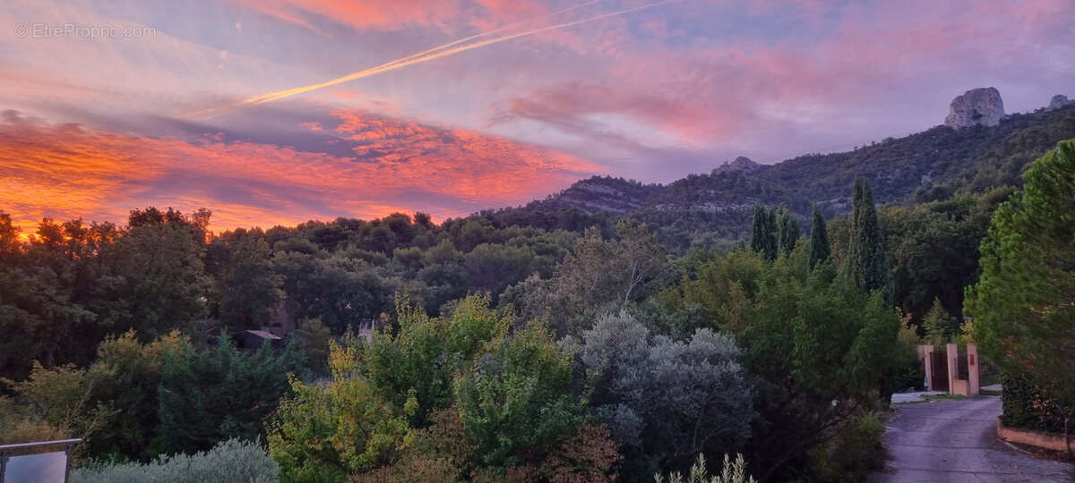 Maison à SIMIANE-COLLONGUE