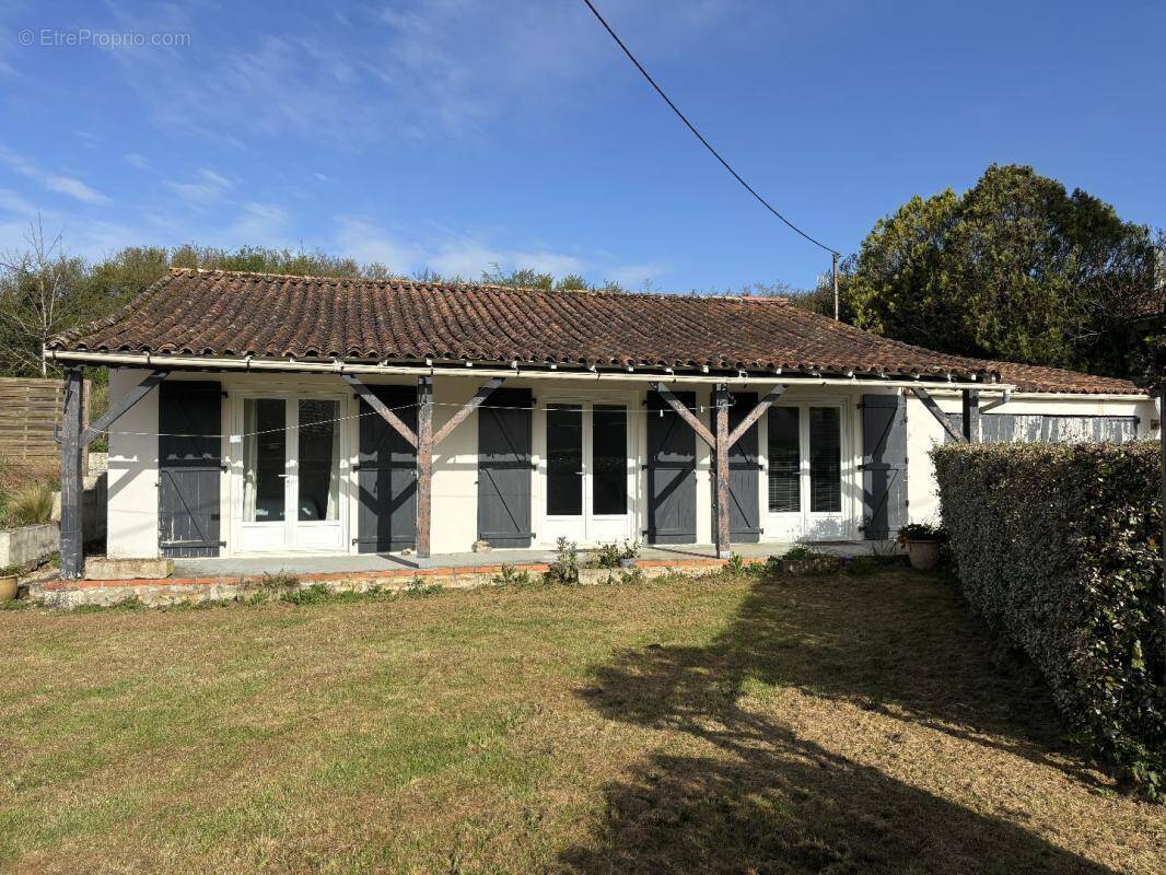Maison à GENOUILLE