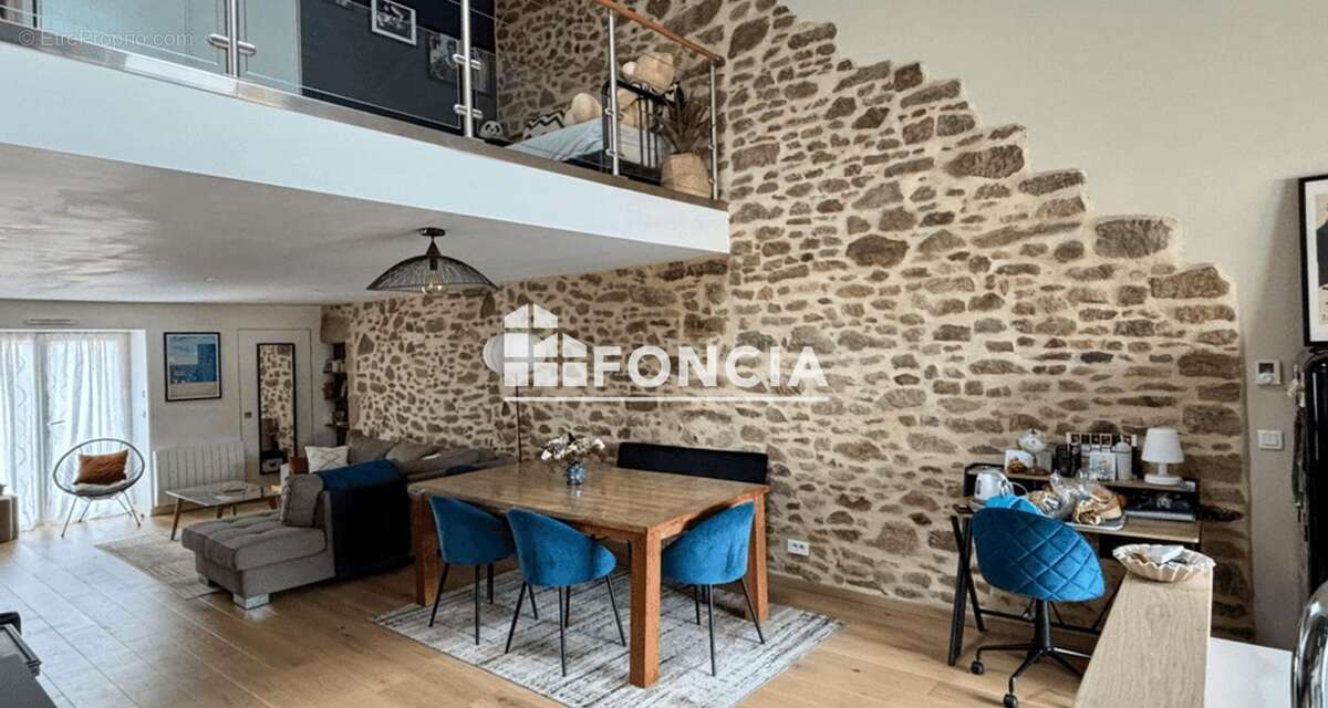Maison à BEAULIEU-SOUS-LA-ROCHE