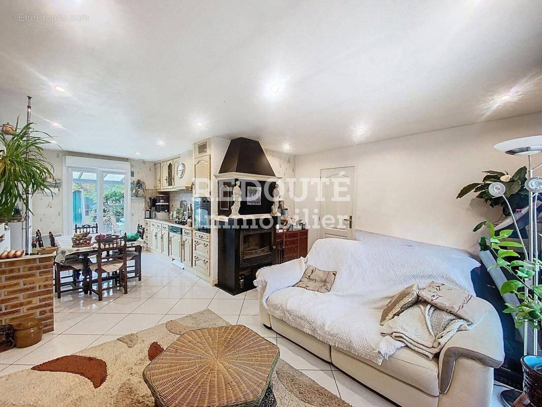 Maison à MONCETZ-LONGEVAS