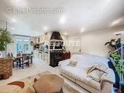 Maison à MONCETZ-LONGEVAS