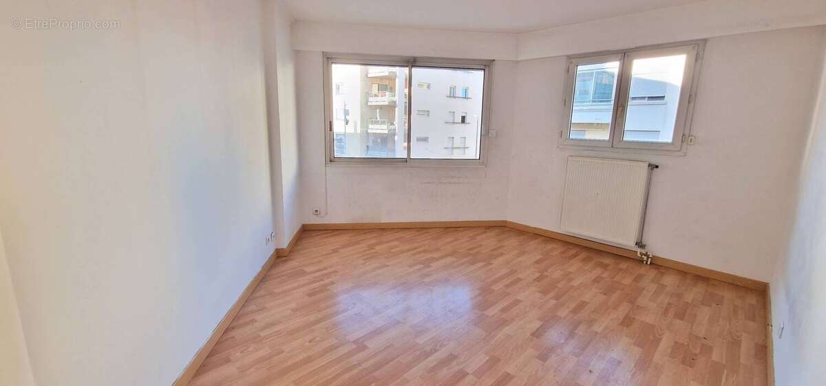 Appartement 4 pièces à vendre à Saint Raphaël Var - SOUS OFFRE- - photo 16