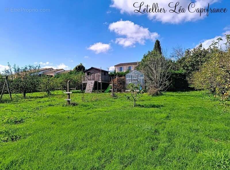 Maison à AZAY-LE-BRULE