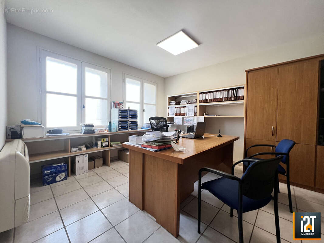 Commerce à SAINTE-ANASTASIE