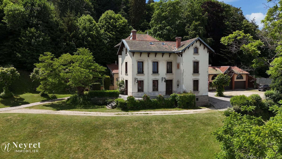 Maison à SAINT-BONNET-LE-CHATEAU