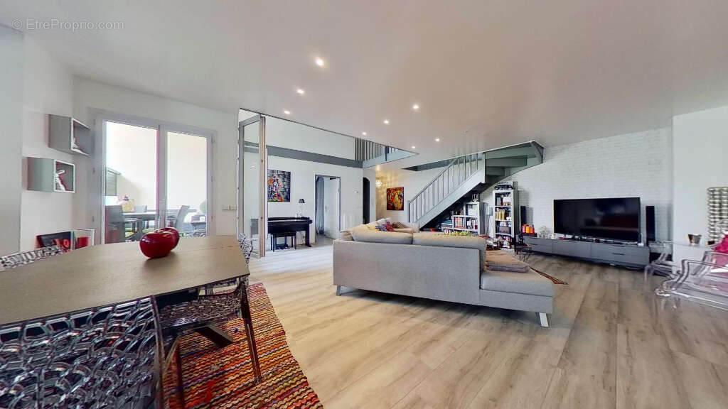 Appartement à COURBEVOIE