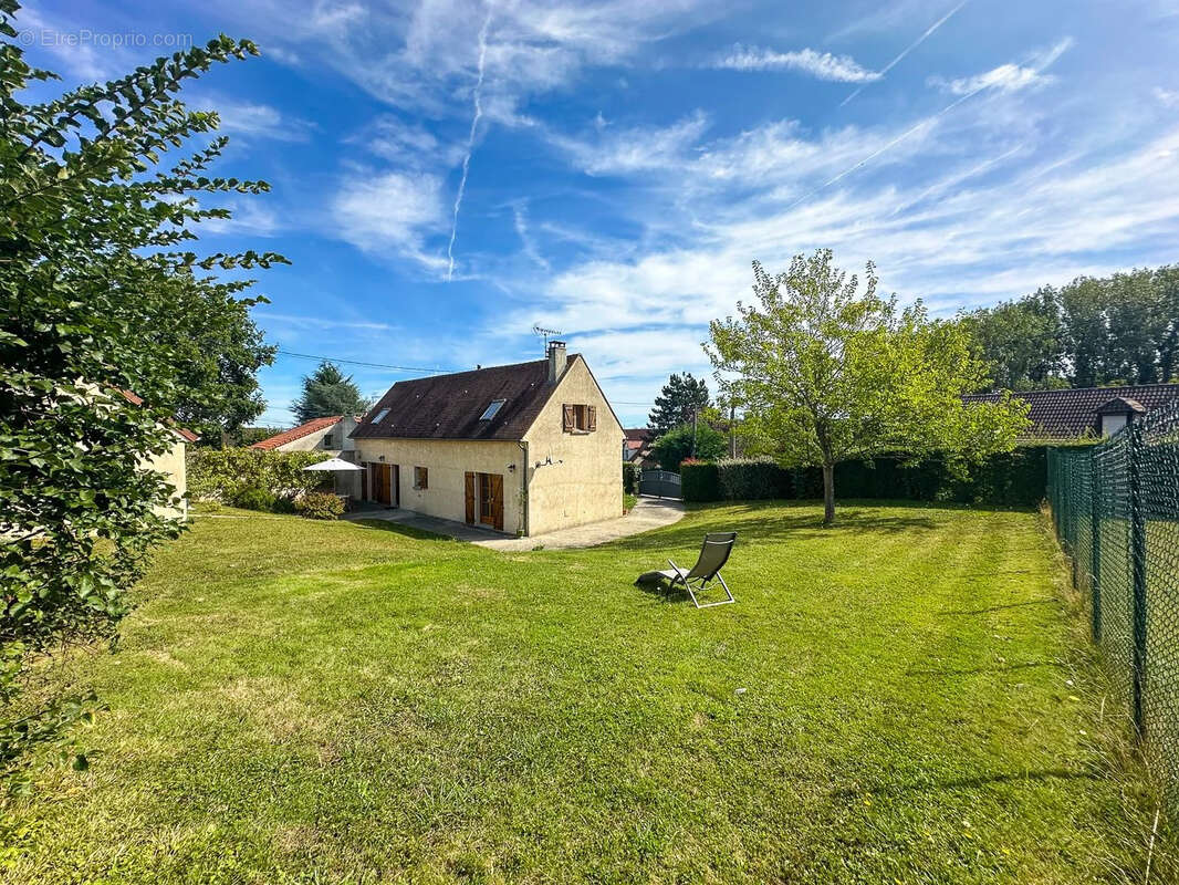 Maison à NEAUPHLE-LE-CHATEAU