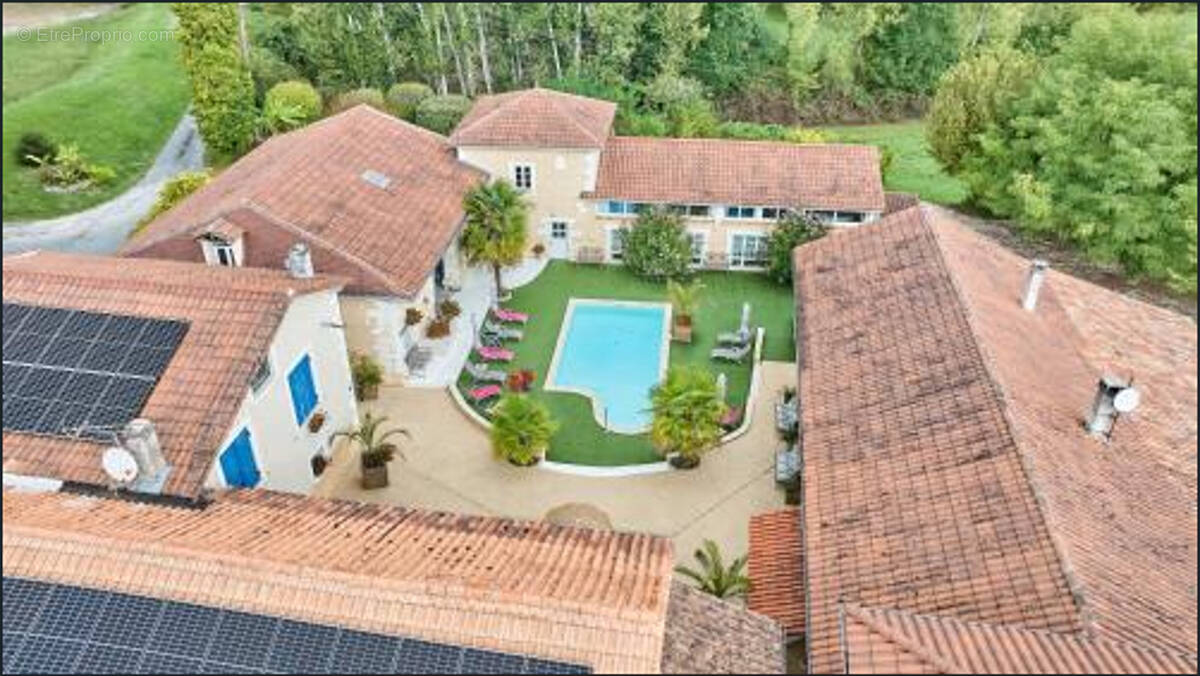 Maison à SAINT-SULPICE-DE-ROUMAGNAC