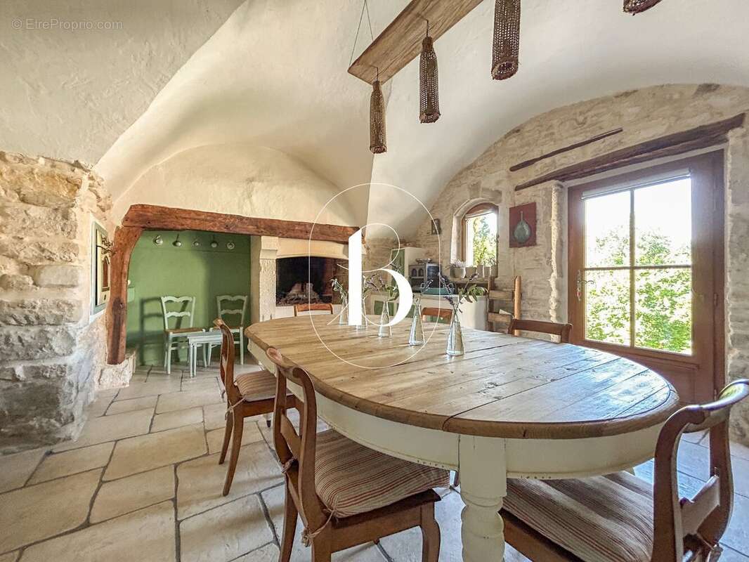 Maison à BARJAC