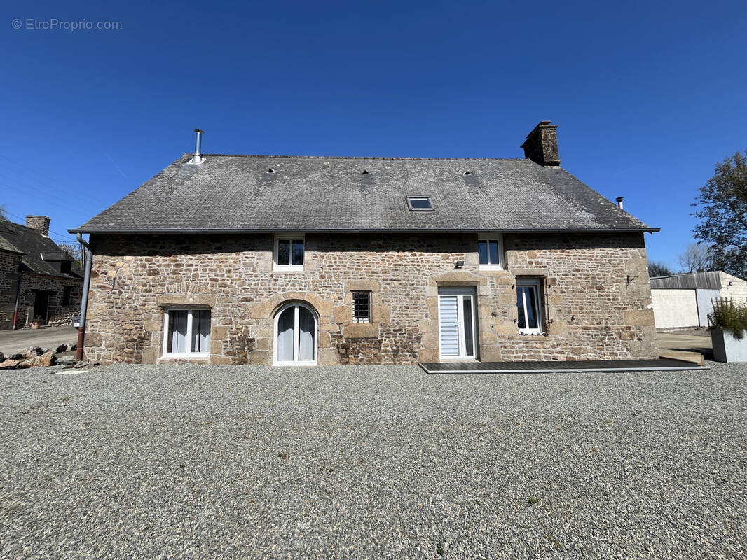 Maison à LA BAZOUGE-DU-DESERT