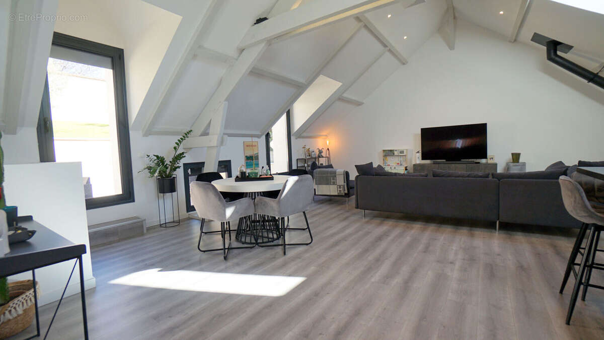 Maison à MEZY-SUR-SEINE