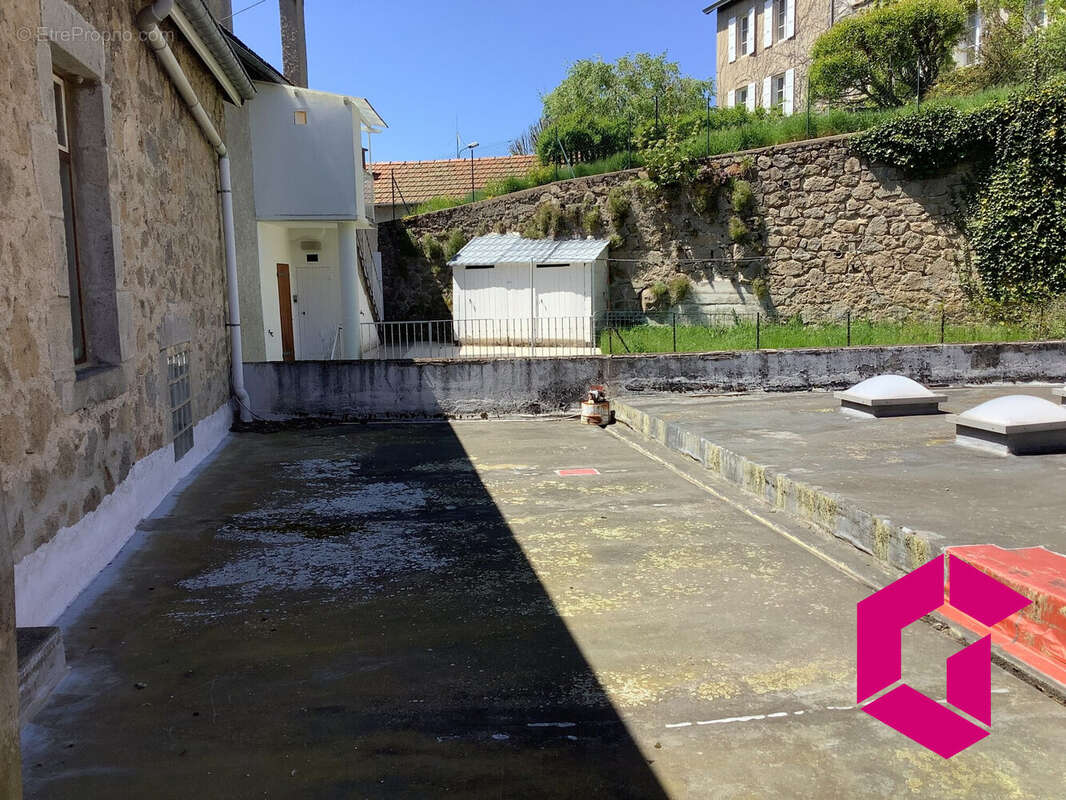 Commerce à LE CHAMBON-SUR-LIGNON