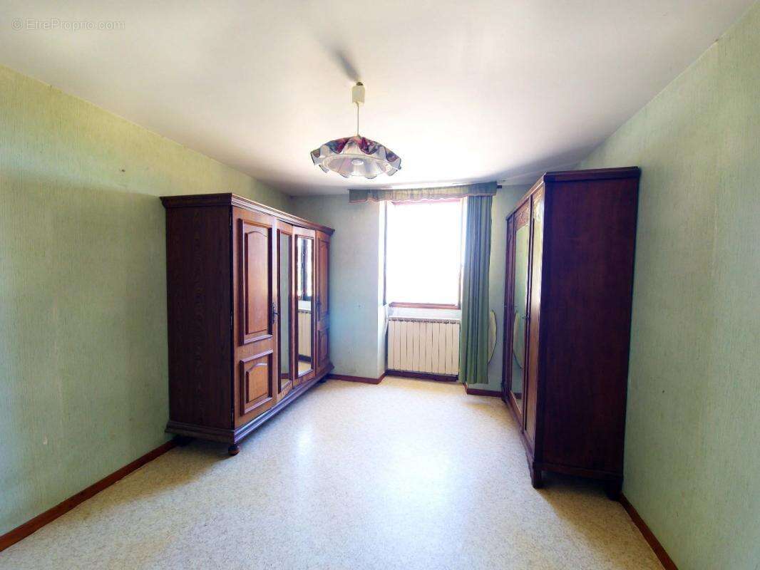 Maison à LACAPELLE-LIVRON