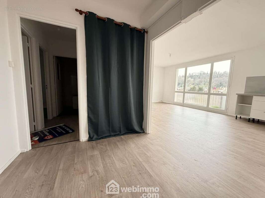 Découvrons cet appartement entièrement rénové - Appartement à LAON