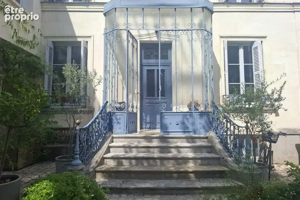 Tours (37000), Indre-et-Loire – Maison de caractère de 240 m² avec 6/7 chambres et jardin - photo 8