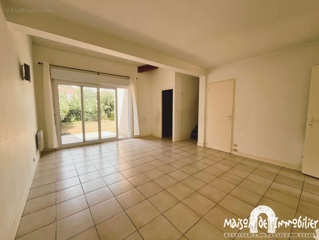 Maison -  4 pieces - vie de plain-pied possible- jardin - garage - - photo 3