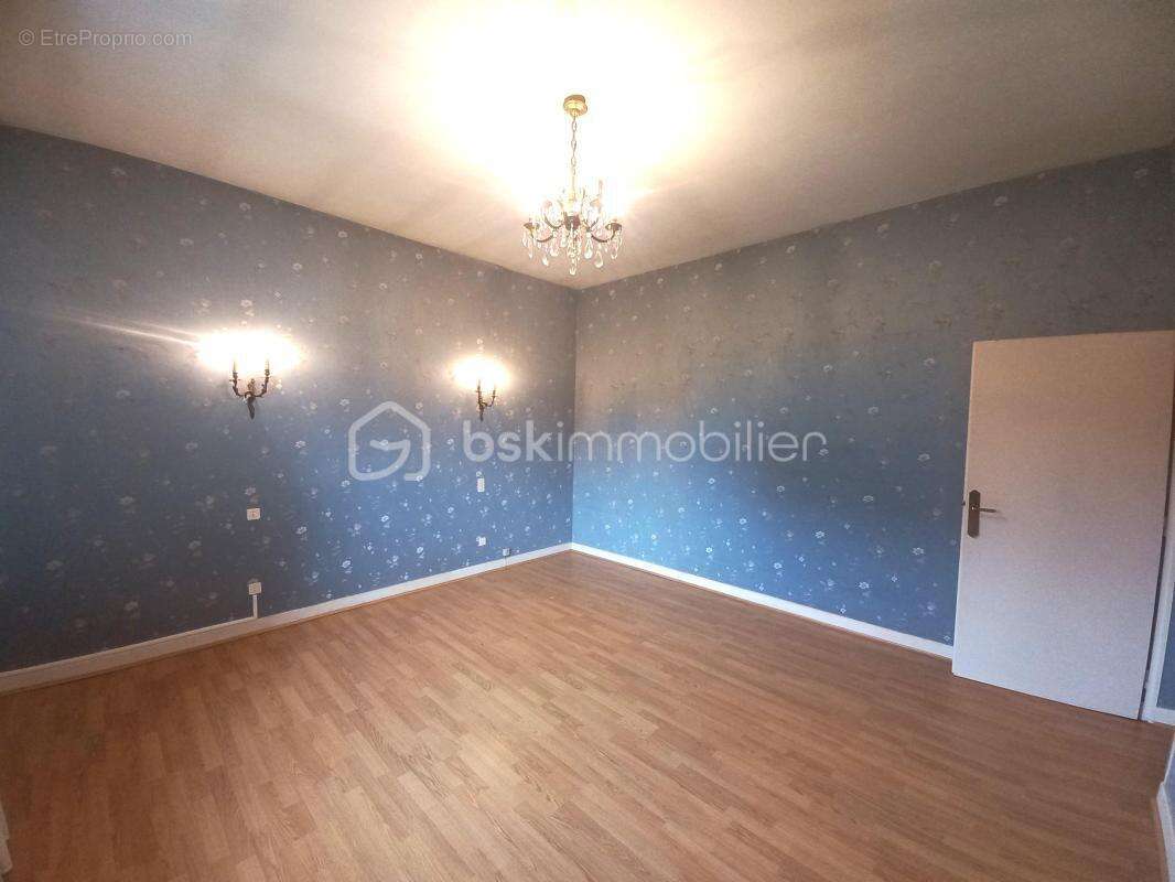 Maison traditionnelle spacieuse sur 2271 m² de terrain à Lourdes : votre havre de paix à découvrir ! - photo 8
