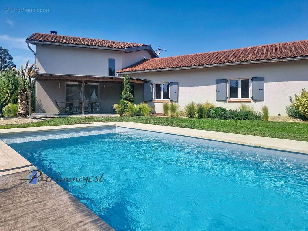 Façade + piscine Sud - Maison à MIZERIEUX
