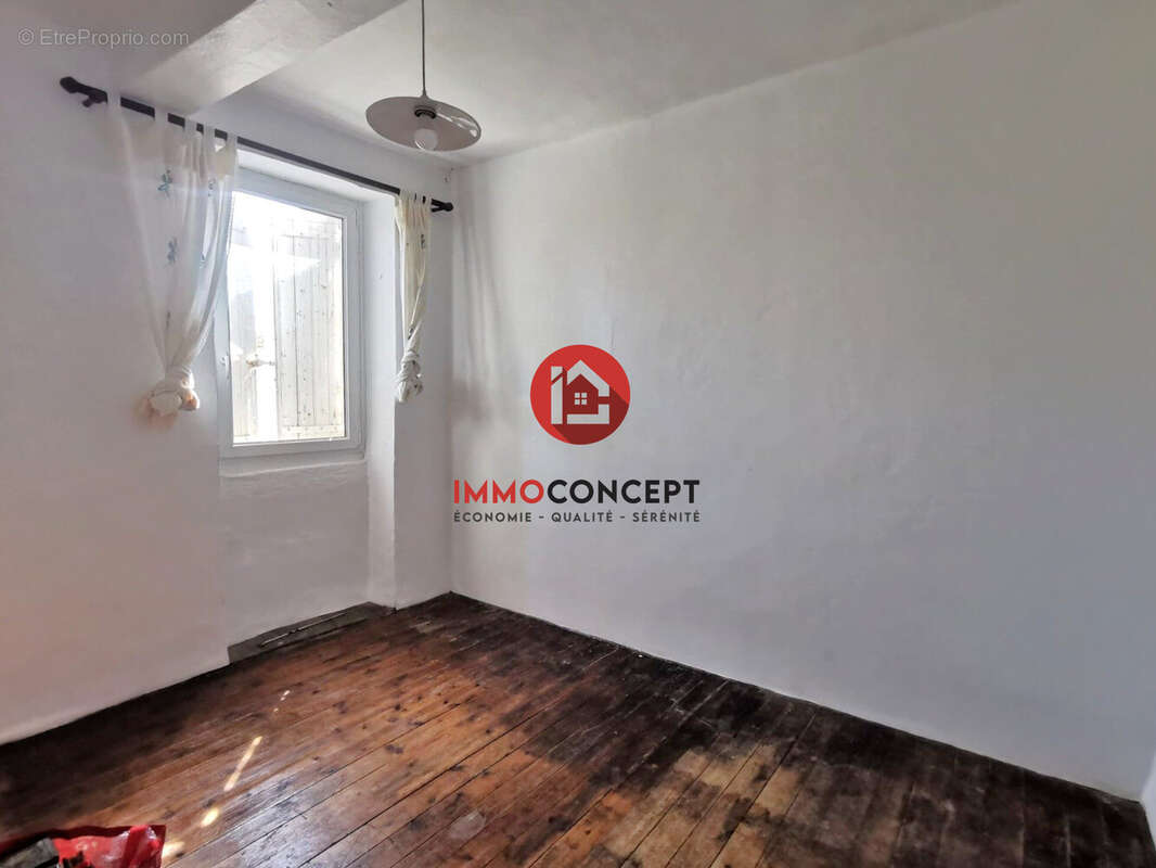 Maison à LAUDUN-L'ARDOISE