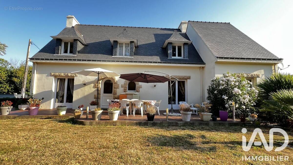 Maison 6 pièces 144 m² · à Plumelin · 144 m² · 279 000 €