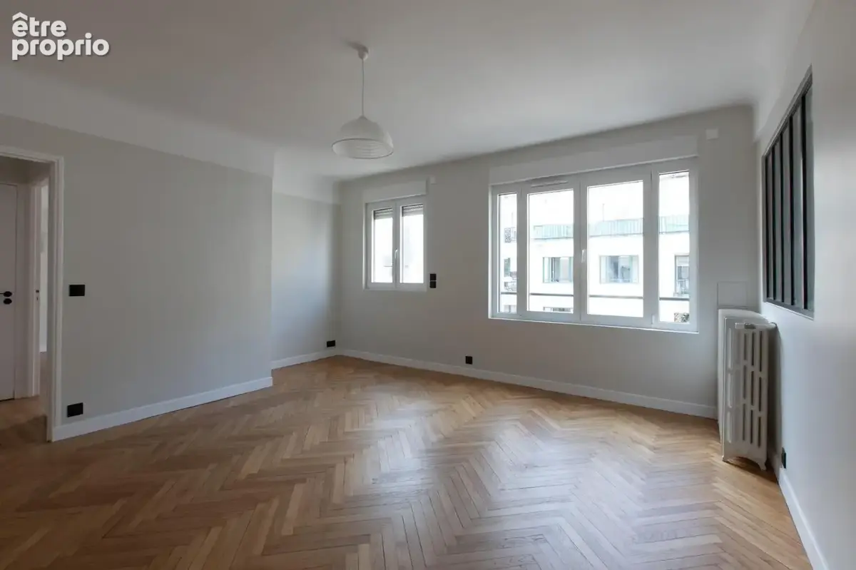 Paris 7e  t3 de 72 m² rénové  dernier étage  2 balcons - photo 2