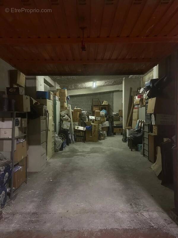 Parking à PARIS-11E