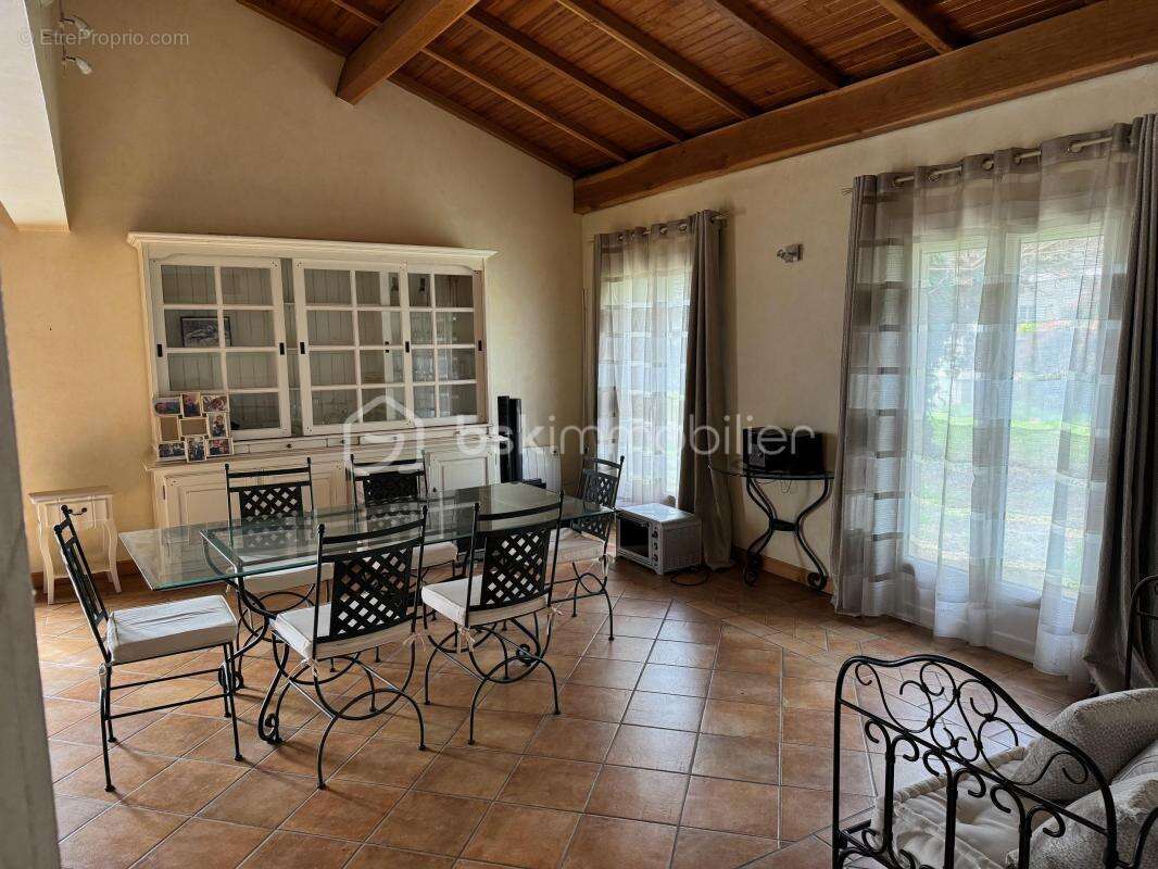 Maison à SAINT-QUENTIN-DE-BARON