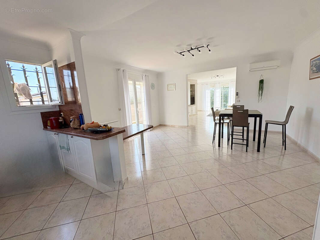 Superbe et Spacieuse villa familiale 210m2 4 chambres + 1 bureau avec vaste séjour lumineux et sous-sol aménageable - photo 13