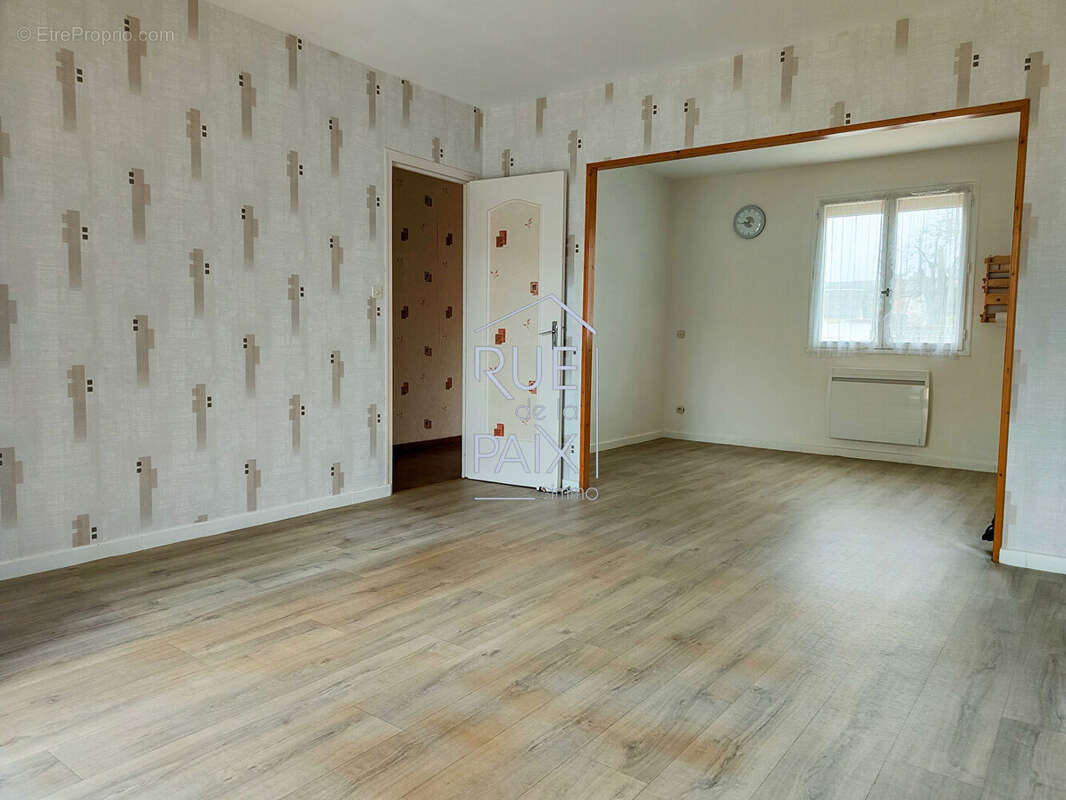 Maison à LENCLOITRE