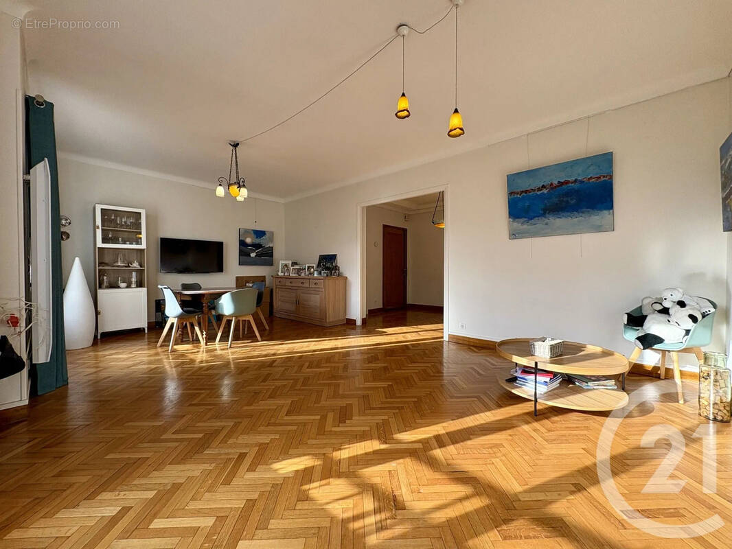 Appartement à MARSEILLE-5E