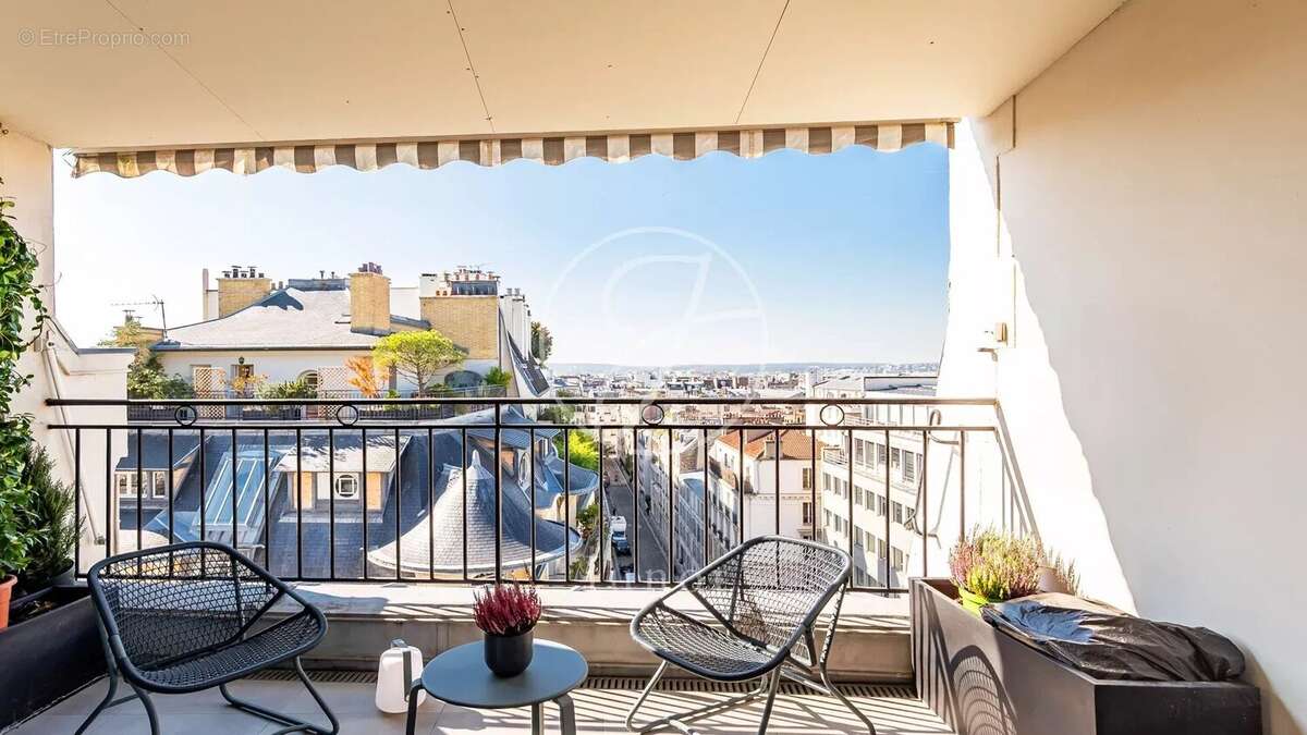 Appartement à PARIS-16E