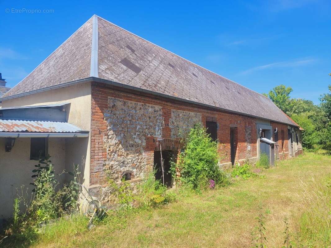 Achetez une maison ancienne avec une grange à rénover sur l'axe Louviers Le Neubourg