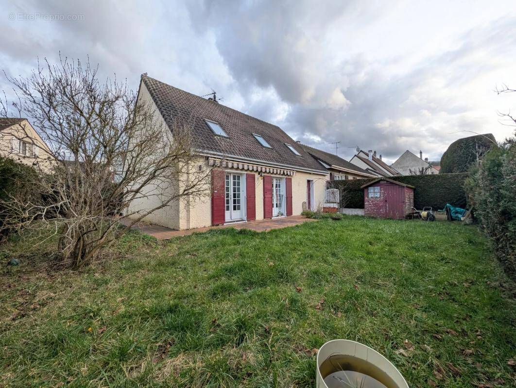 Maison à LES CLAYES-SOUS-BOIS