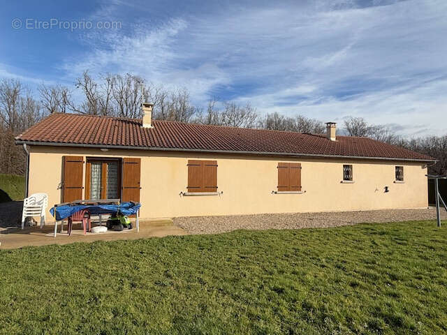 Maison à SAINT-REMY-EN-ROLLAT