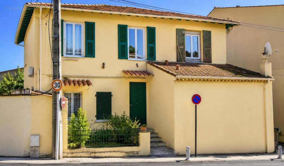 Appartement à SAINT-LAURENT-DU-VAR