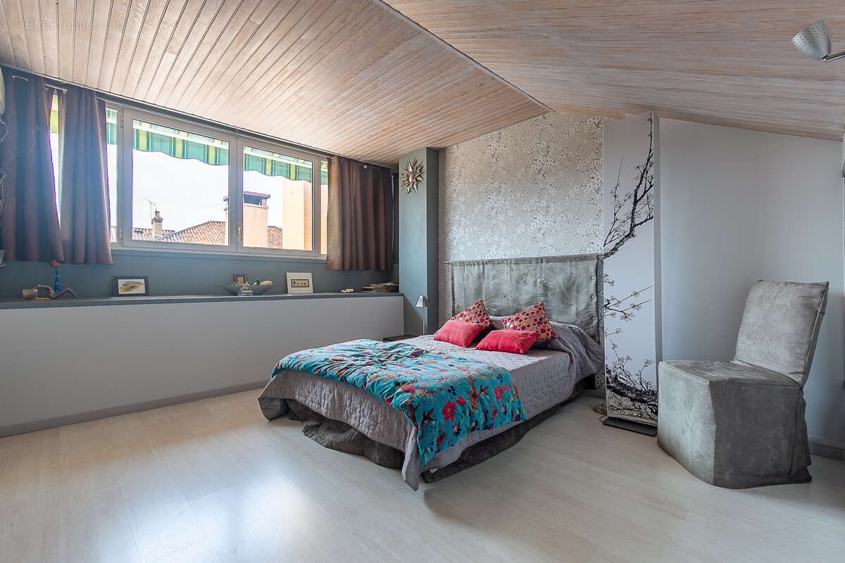 Appartement à MARSEILLE-6E