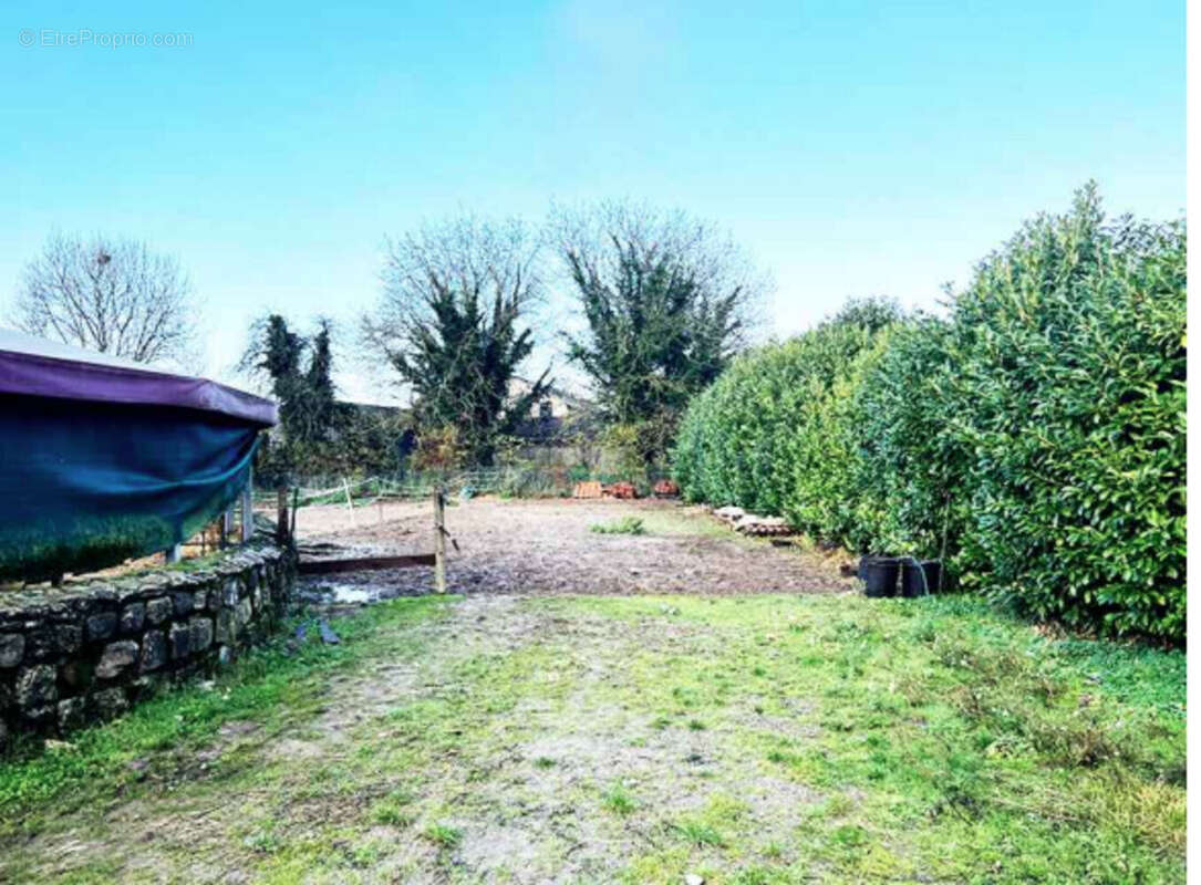 Lot de 6 biens à aménager 4 - Maison à VER-SUR-LAUNETTE