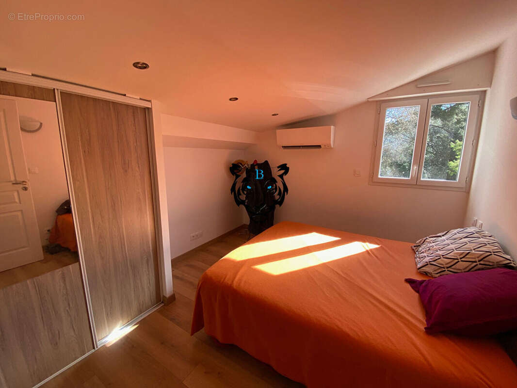 Commerce à ROQUEBRUNE-SUR-ARGENS