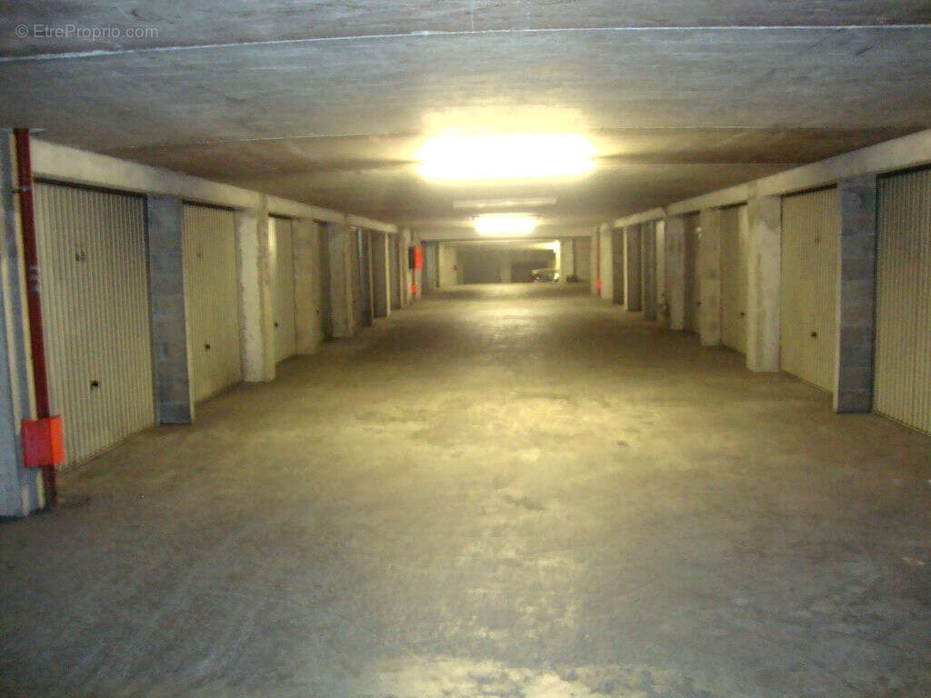 Parking à BELLEGARDE-SUR-VALSERINE