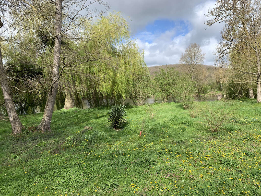 Magnifique terrain de loisirs arboré au bord de l'Eure ! à 2 mn d' Anet - photo 3