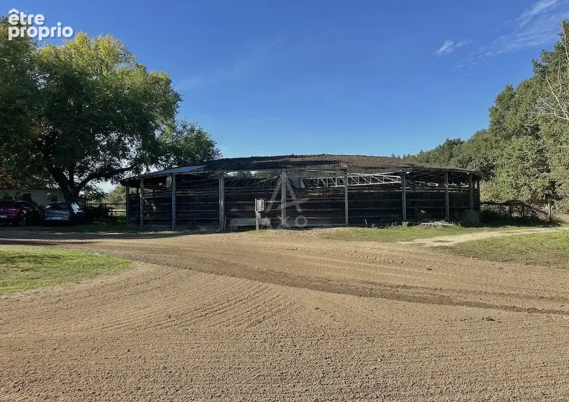 Haras de 32 hectares  3 pistes & Une ligne droite - 30 boxes - photo 16