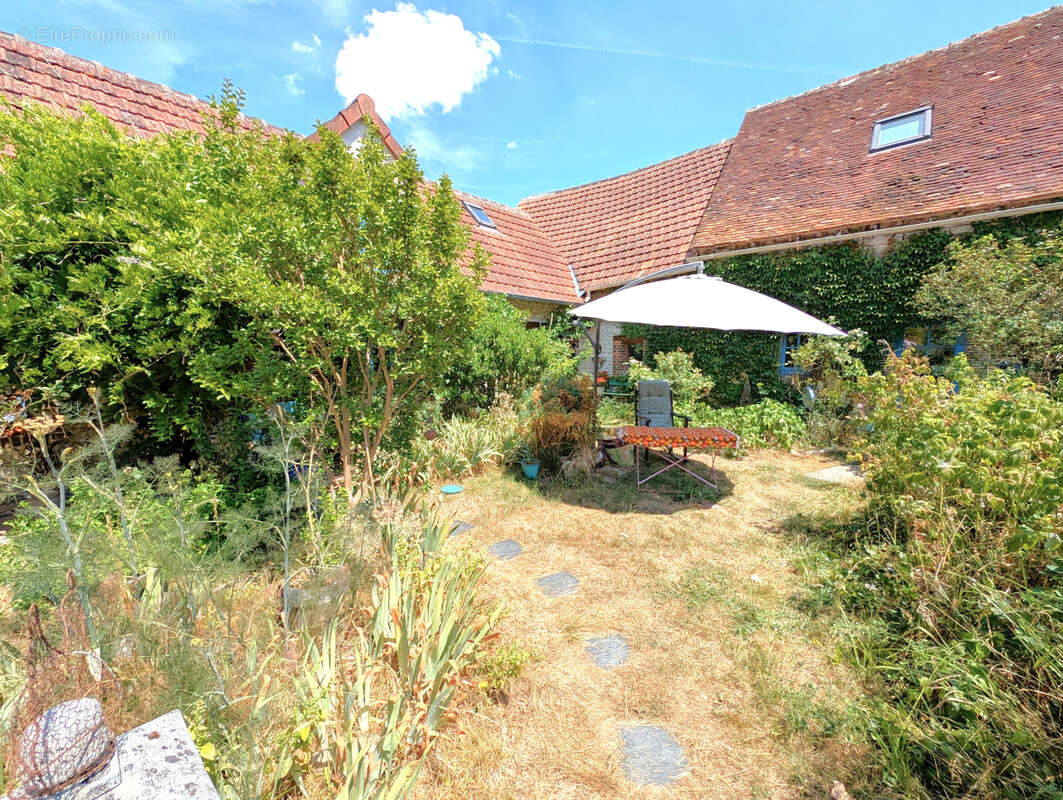 Maison à POILLY-SUR-THOLON