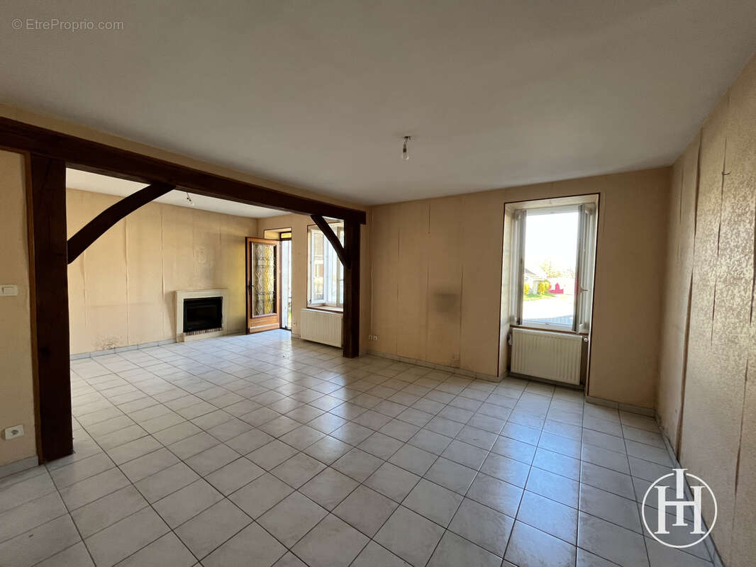 Maison à OUROUER-LES-BOURDELINS