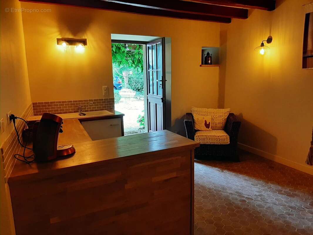 Charmante propriété de 2 chambres et 2 salles de bains à Aubeterre, avec vue exceptionnelle - photo 12