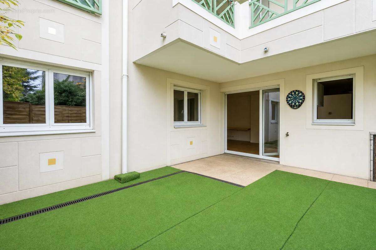 Appartement à LES PAVILLONS-SOUS-BOIS