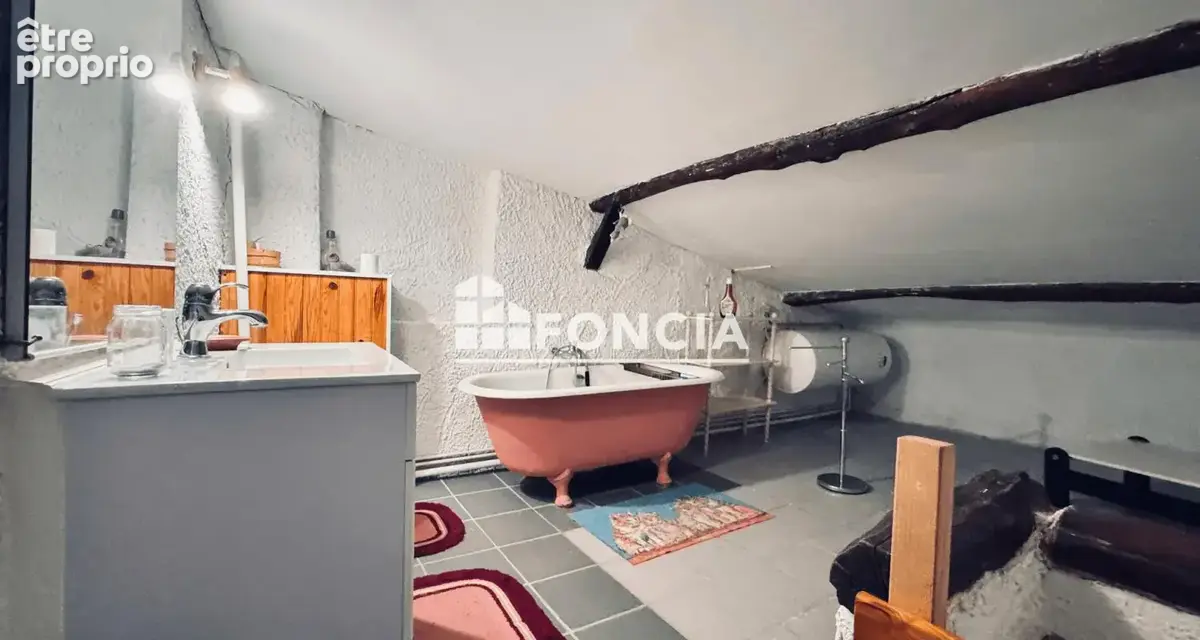 LE THORONET - Maison de hameau en pierres — 3 niveaux — Jardin, dépendance, piscine, buanderie — Plus de 199 m² habitables — À r - photo 7